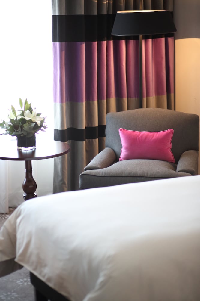 Sofitel Buenos Aires Recoleta en Buenos Aires: habitación con sillón