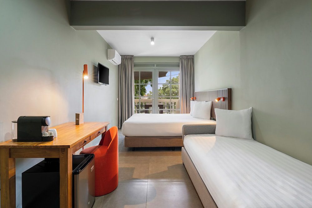 Sonesta Hotels & Resorts Livingstone Curacao en Curazao: habitación con escritorio