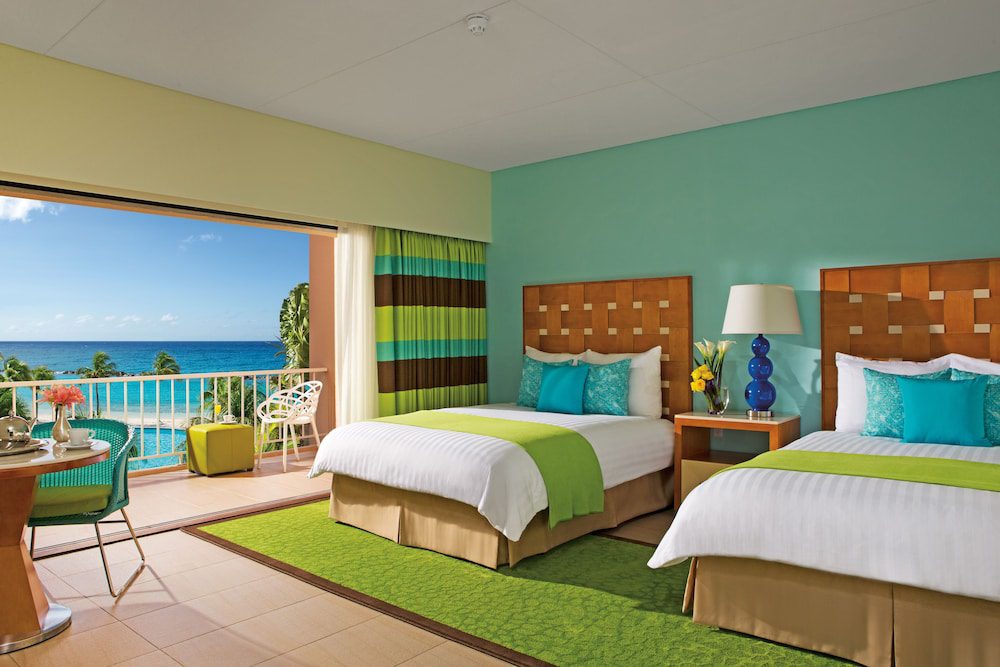Sunscape Curacao Resort, Spa & Casino en Curazao: habitación con terraza al mar
