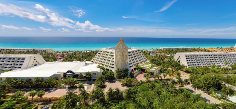 The Pyramid at Grand Oasis en Cancún: vista general del hotel