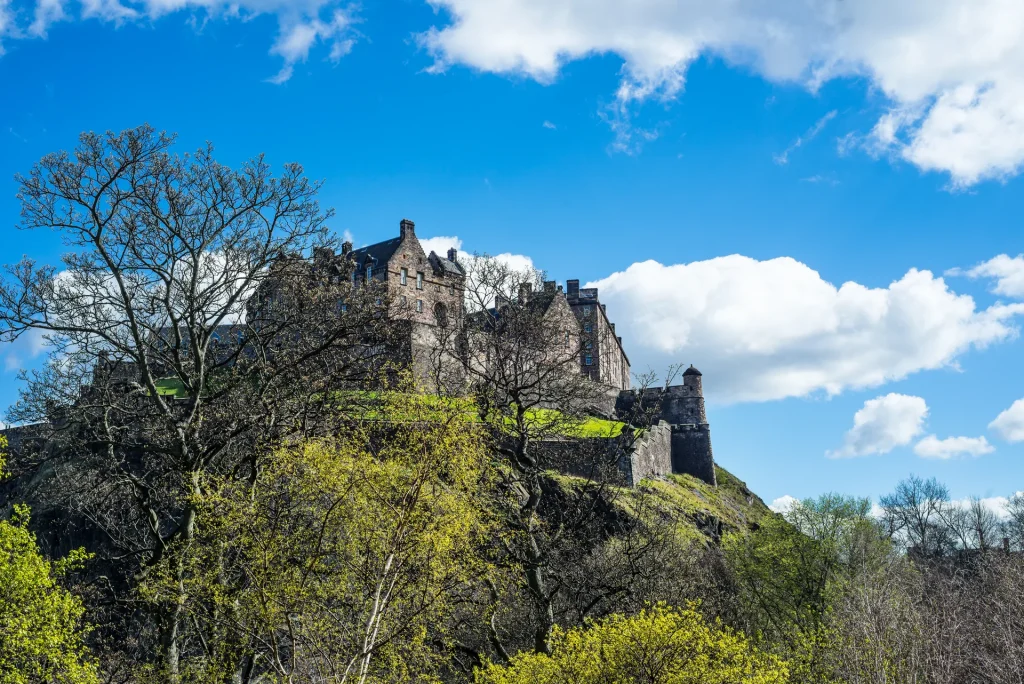 Castillo de Edimburgo sobre Castle Rock, Escocia