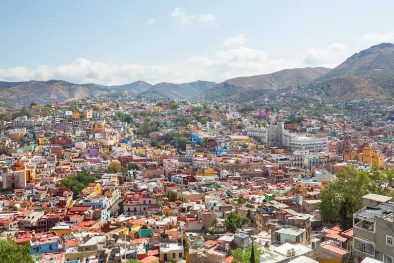 Vista de la colorida ciudad de Guanajuato, México