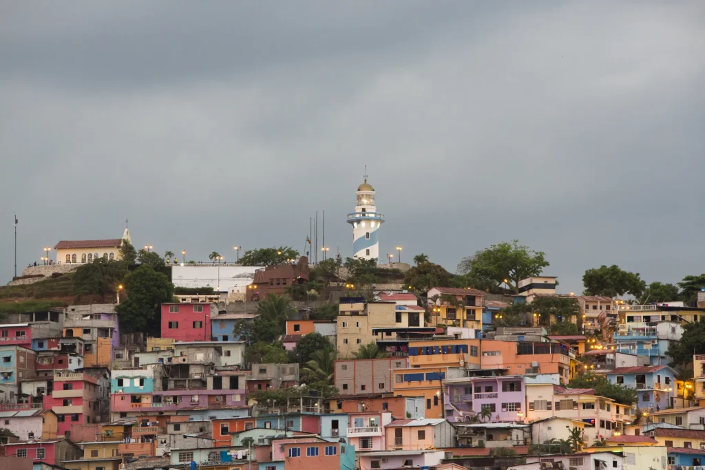 Barrio Las Peñas y cerro Santa Ana al atardecer, Guayaquil, Ecuador
