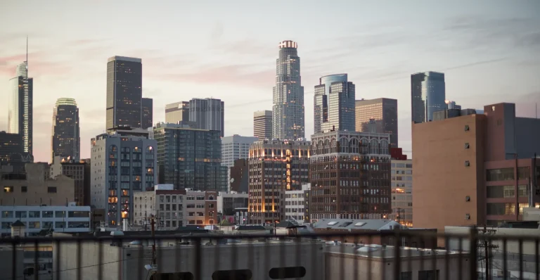 Rascacielos del centro de Los Ángeles al atardecer, California, Estados Unidos