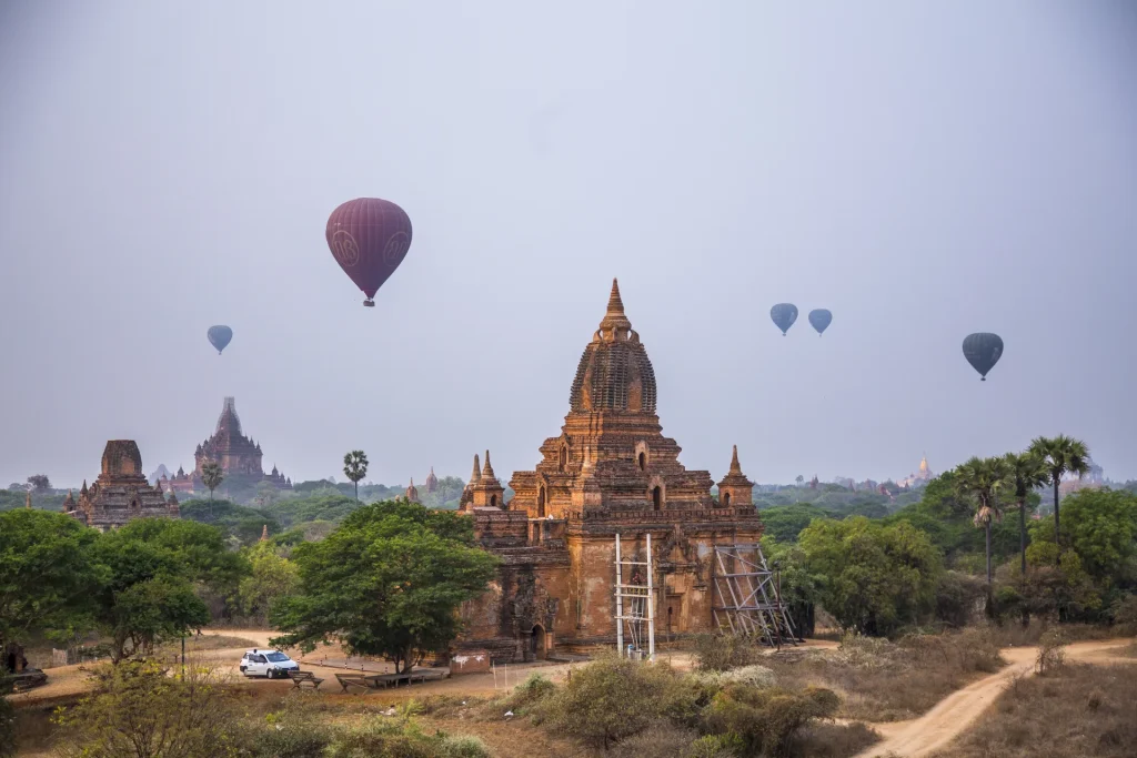 Amanecer sobre los templos de Bagan, Birmania (Myanmar)