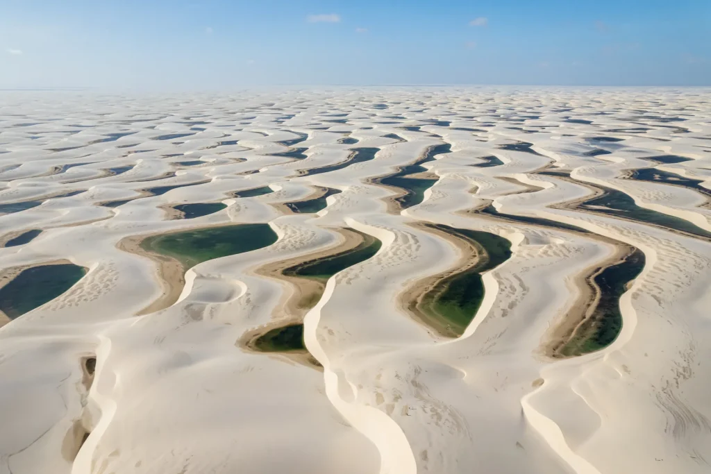 Dunas blancas y lagunas azules de los Lençóis Maranhenses, Brasil