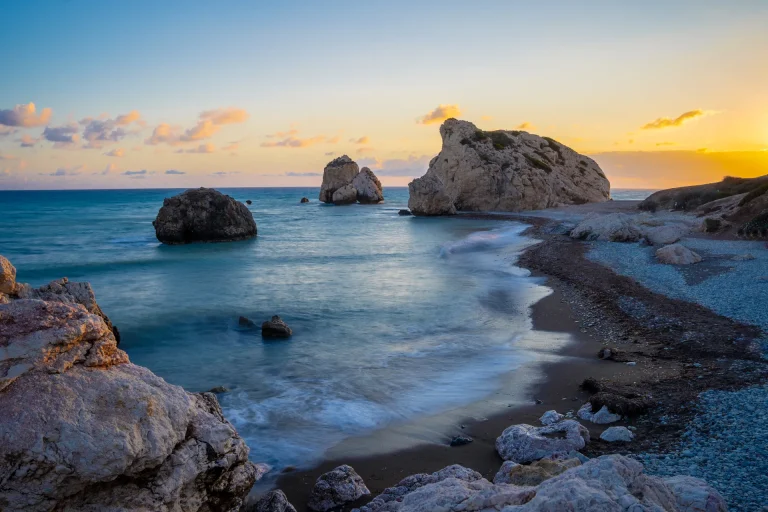 Roca de Afrodita (Petra tou Romiou) en la costa de Chipre
