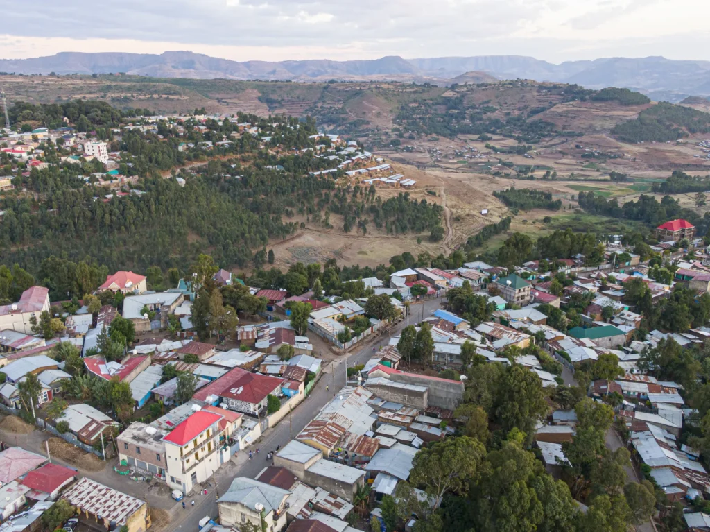Vista aérea de una ciudad de las tierras altas del Cuerno de África