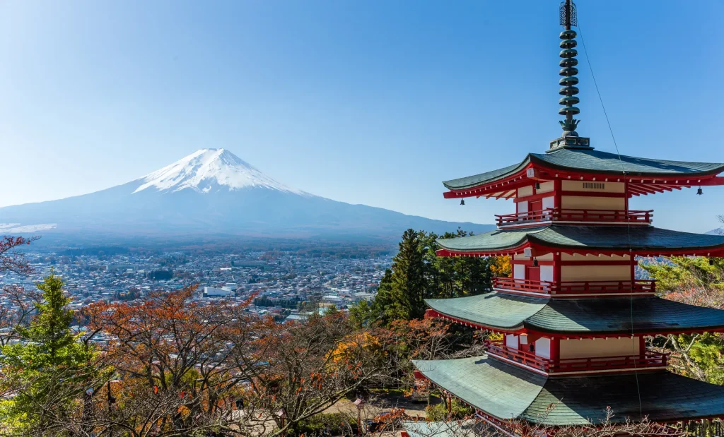 Monte Fuji y la pagoda Chureito en otoño, Japón