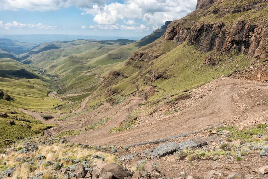 Curvas del paso de Sani, la carretera de montaña que sube a Lesoto