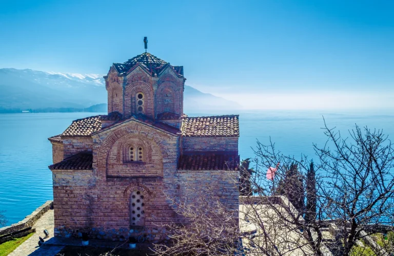 Iglesia de San Juan Kaneo sobre el lago Ohrid, Macedonia del Norte