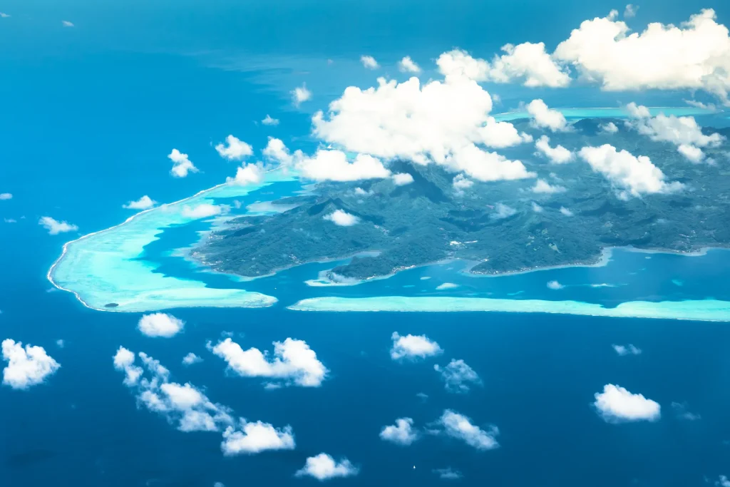 Isla de Bora Bora y su laguna turquesa, Polinesia Francesa