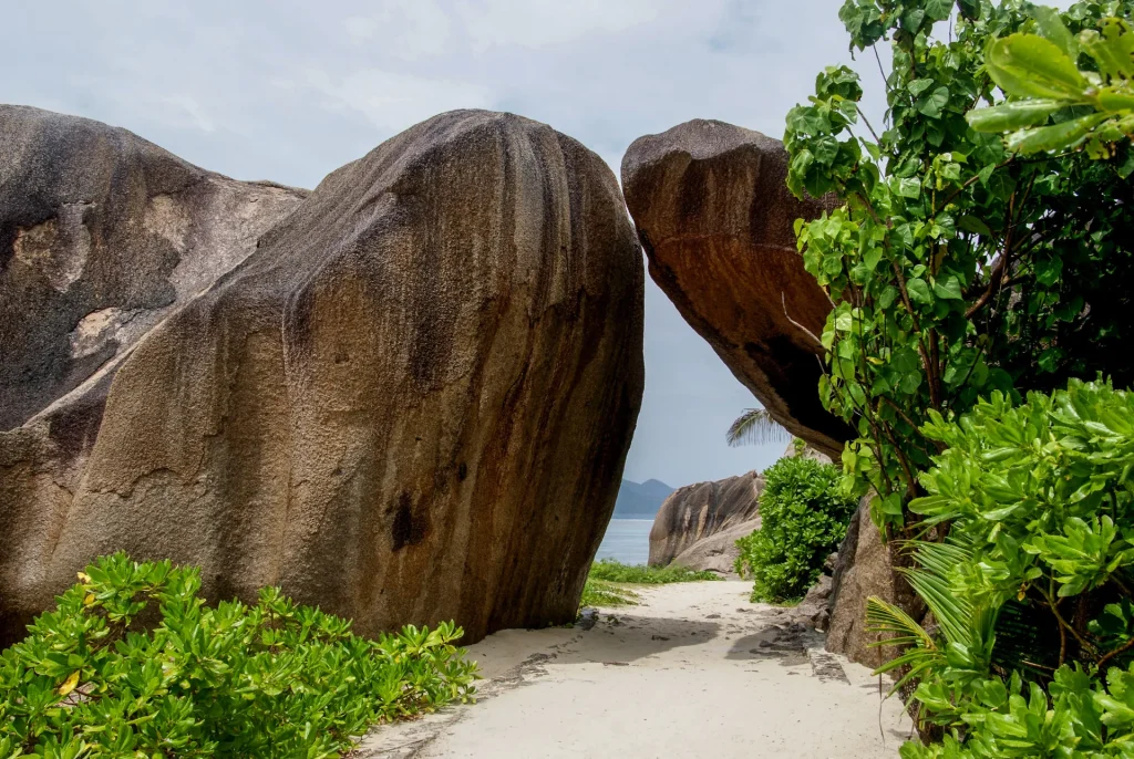 Rocas de granito en la playa Anse Source d'Argent, isla La Digue, Seychelles