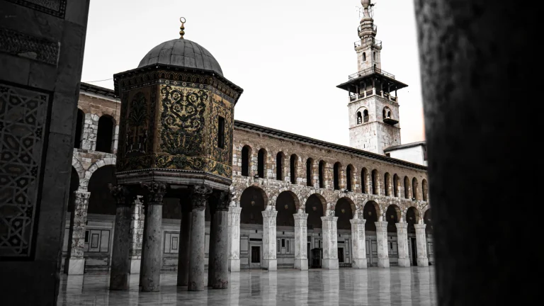 Patio de la Gran Mezquita de los Omeyas en Damasco, Siria