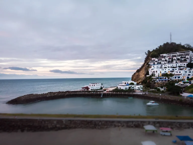 Resort Casa Blanca junto al mar en Same, costa de Esmeraldas, Ecuador