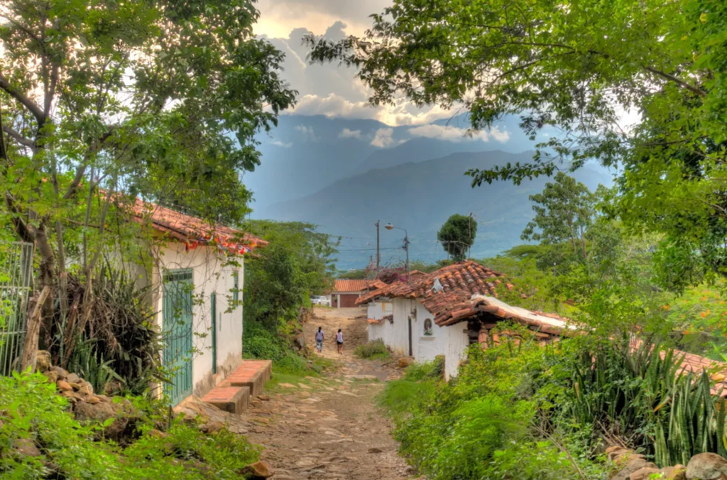 Calle empedrada del pueblo colonial de Guane, cerca de San Gil, Santander, Colombia