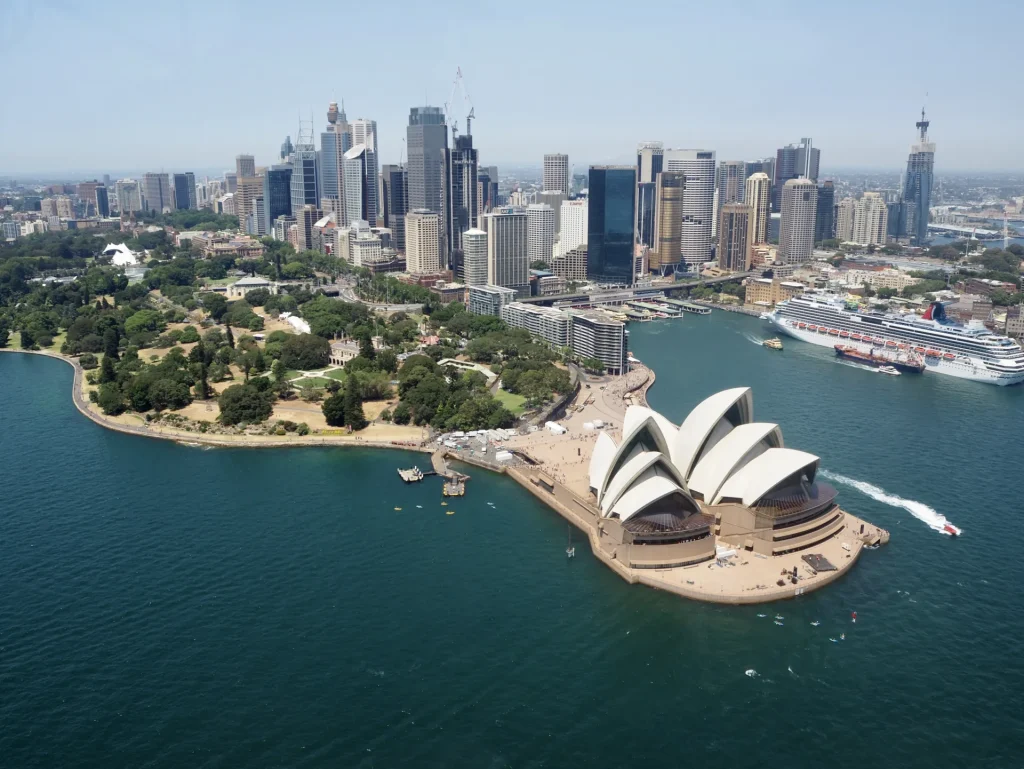 Vista aérea de la Ópera de Sídney y el horizonte de la ciudad, Australia