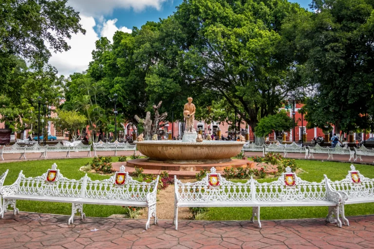 Fuente y parque principal de Valladolid, Yucatán, México