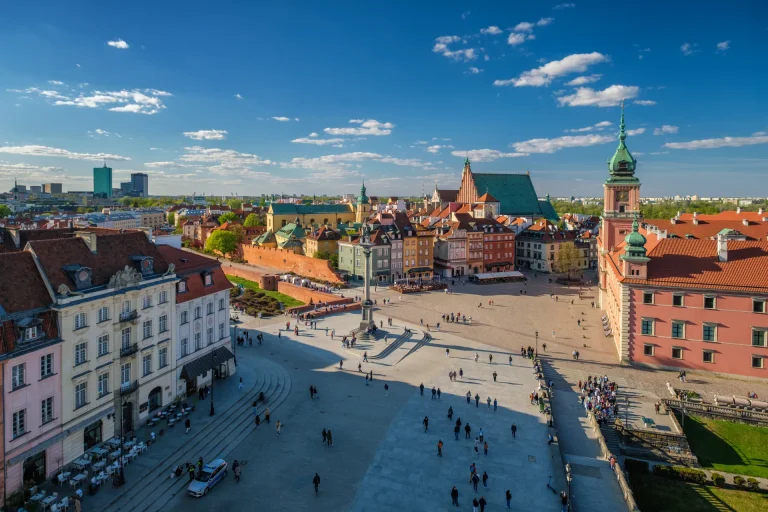 Plaza del Castillo y casco antiguo de Varsovia vistos desde lo alto, Polonia