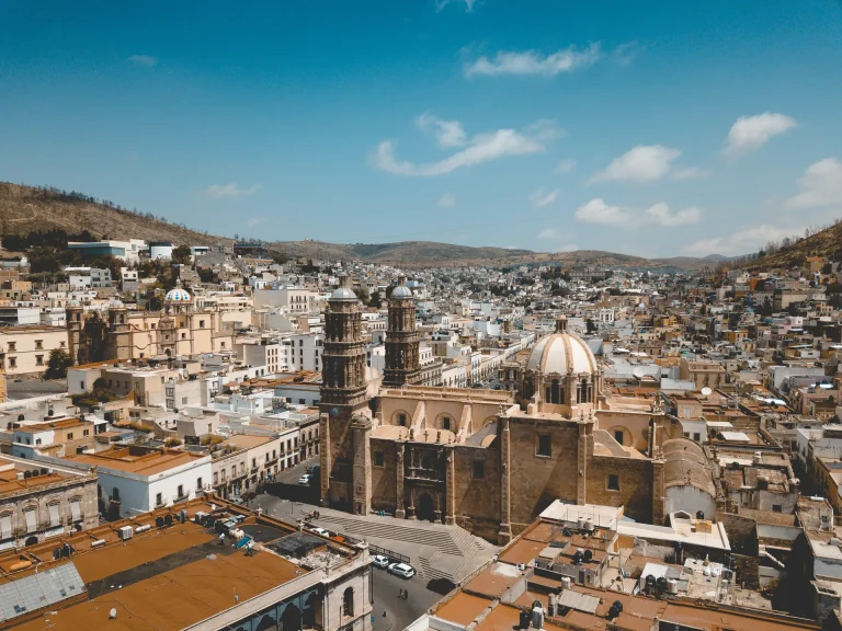 Vista aérea de la catedral y el centro histórico de Zacatecas, México
