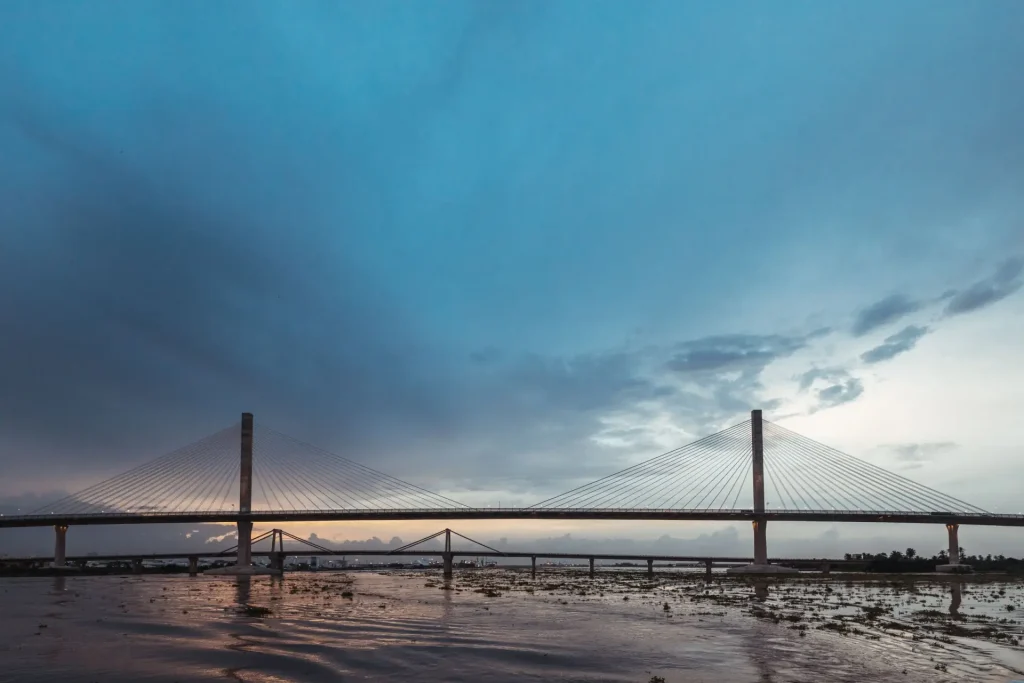 Puente Pumarejo sobre el río Magdalena en Barranquilla al atardecer